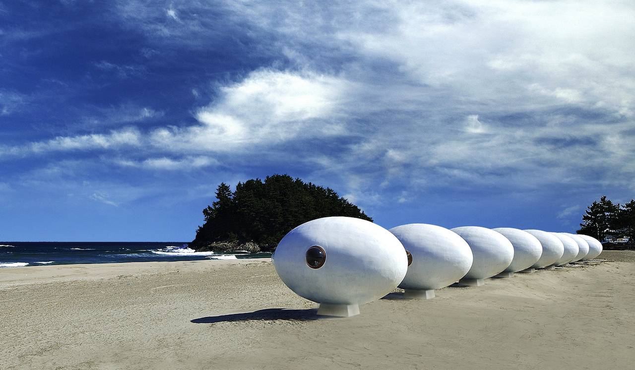 yoon space design's egg-shaped beach pod
