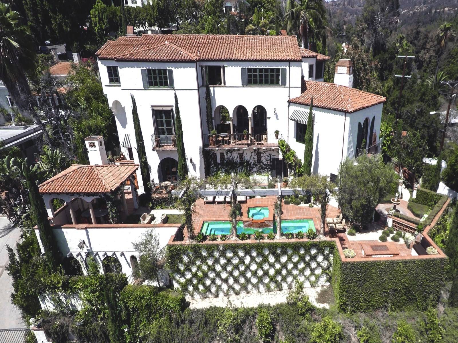 Sotheby’s International Realty Superbly Restored and Lovingly Updated