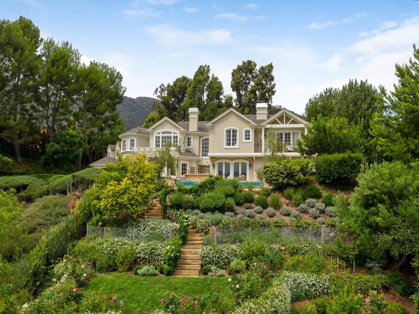 Sotheby’s International Realty Pacific Palisades TwoStory Traditional