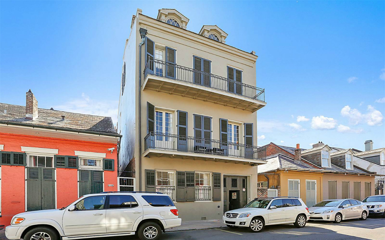 Elegant Restoration of Early 1830s New Orleans Mansion