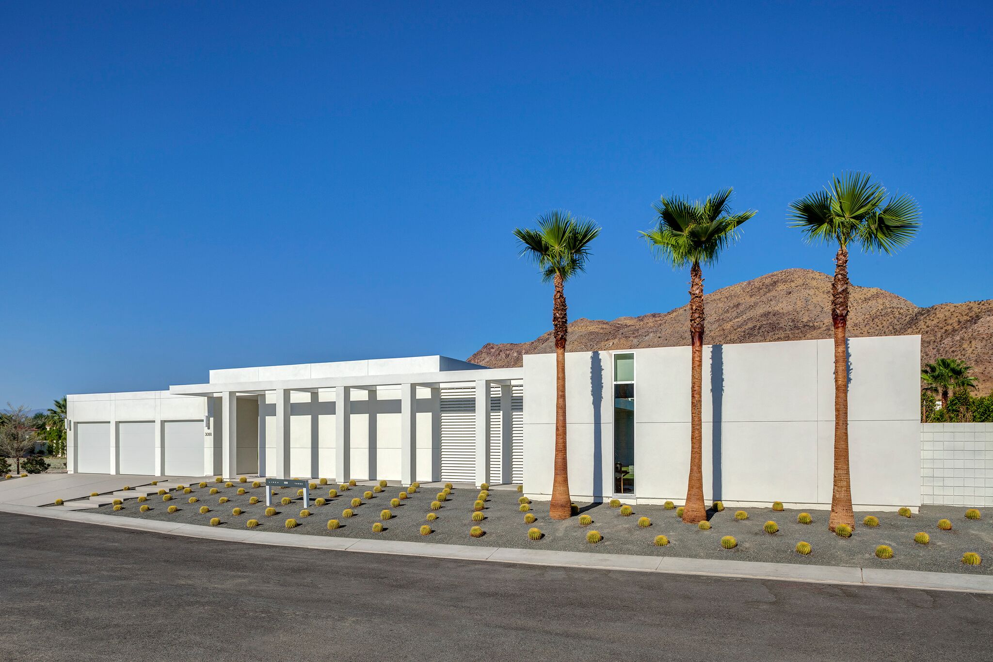 LINEA, A Minimalist Modern Mecca In Palm Springs