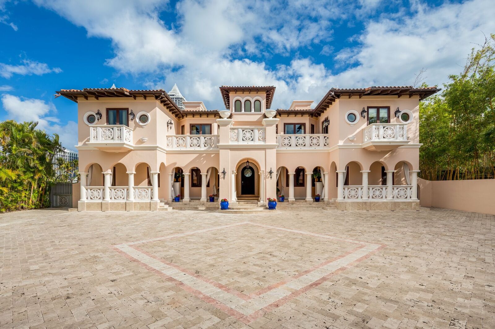 Villa Sole Magnificent Italian Estate In Prime Location