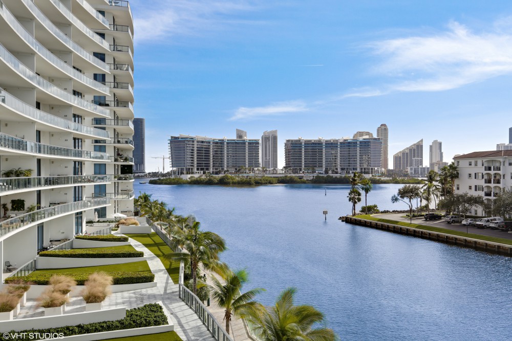 Luxury Aventura Condo Haute Residence by Haute Living