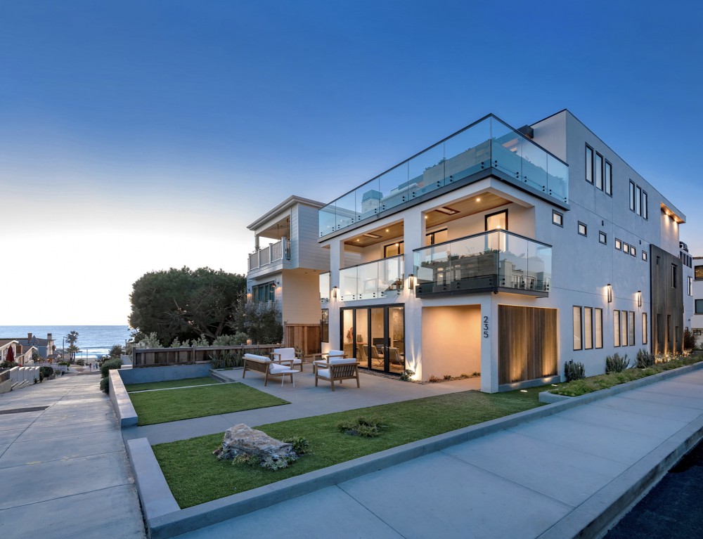 Sleek Sophisticated Manhattan Beach Estate Haute Residence Featuring