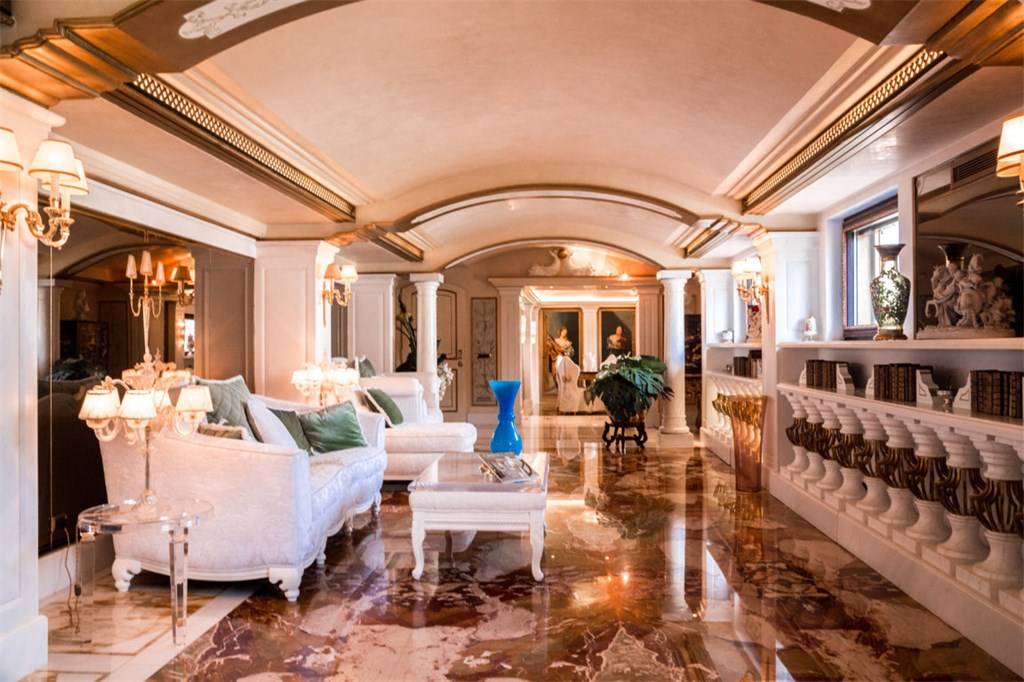 Italian Renaissance Homes That Boast Luxury Haute