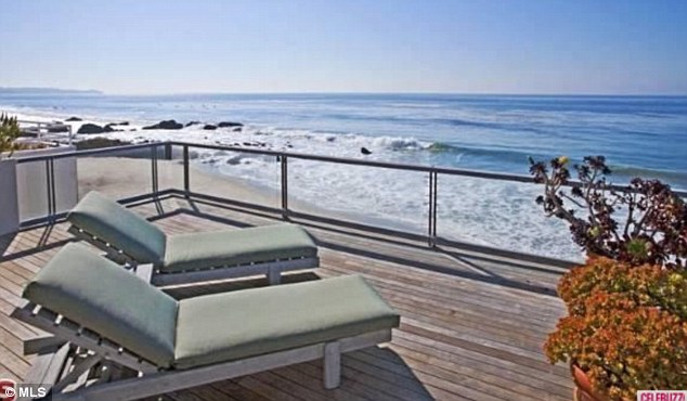 article-2374214-1AF1526F000005DC-693_634x370