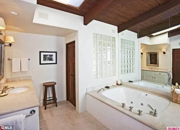 article-2374214-1AF15273000005DC-795_634x456-1