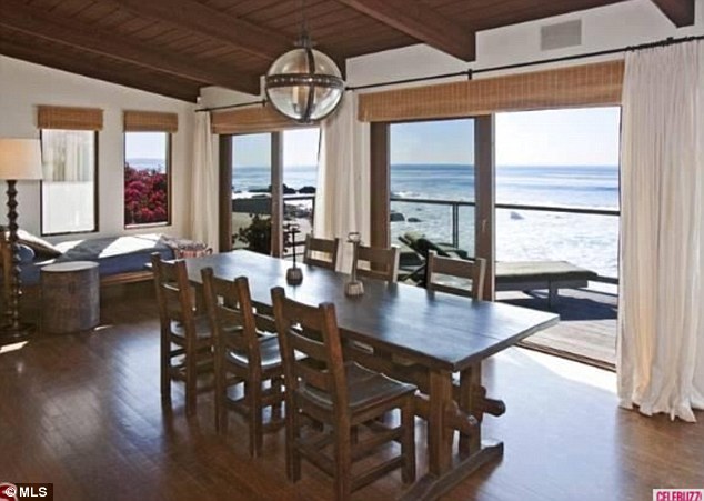 article-2374214-1AF15287000005DC-171_634x451