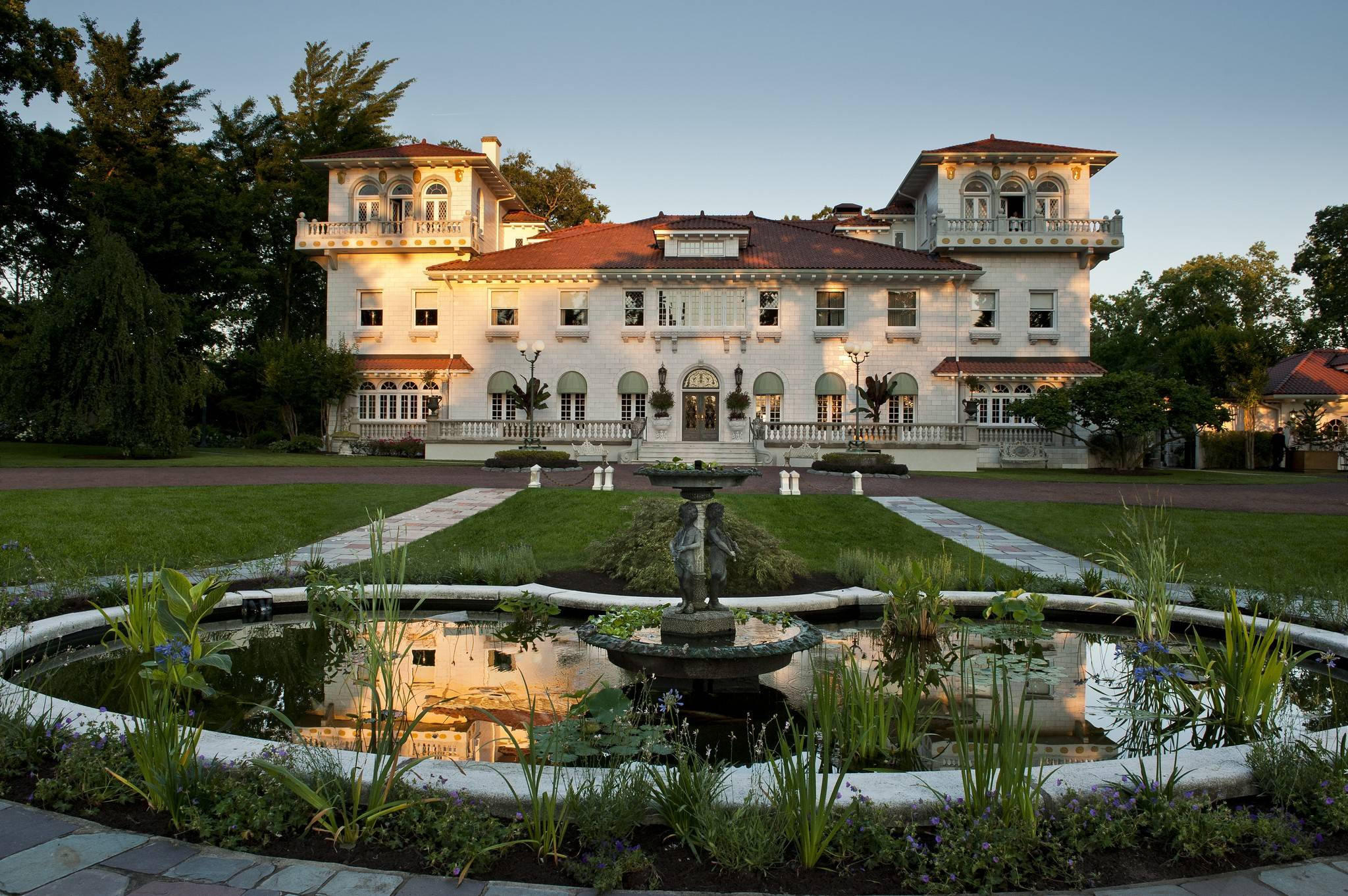 Photography By Myles Aronowitz/Lush Photography