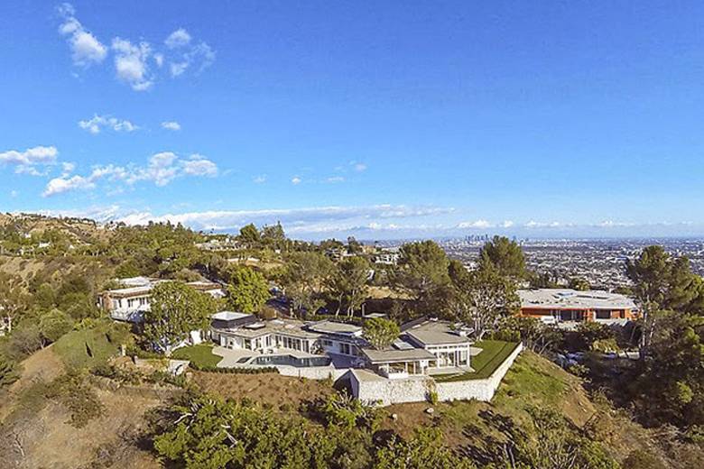 Businessman Peter Morton Sells House with Insane Views - Haute