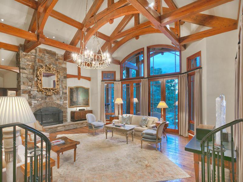 Crested Eagle Estate