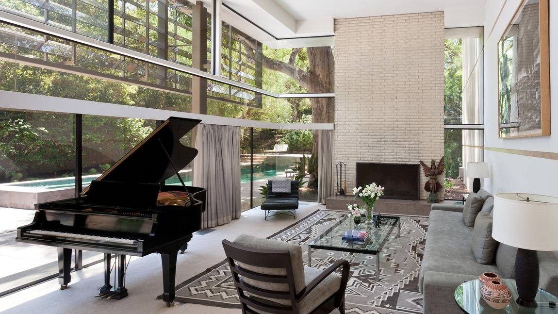 Contemporary LA Home Has Ties to Errol Flynn