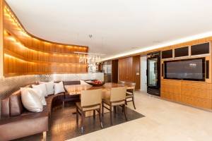 Jimmy Kimmel's Old Hollywood Home