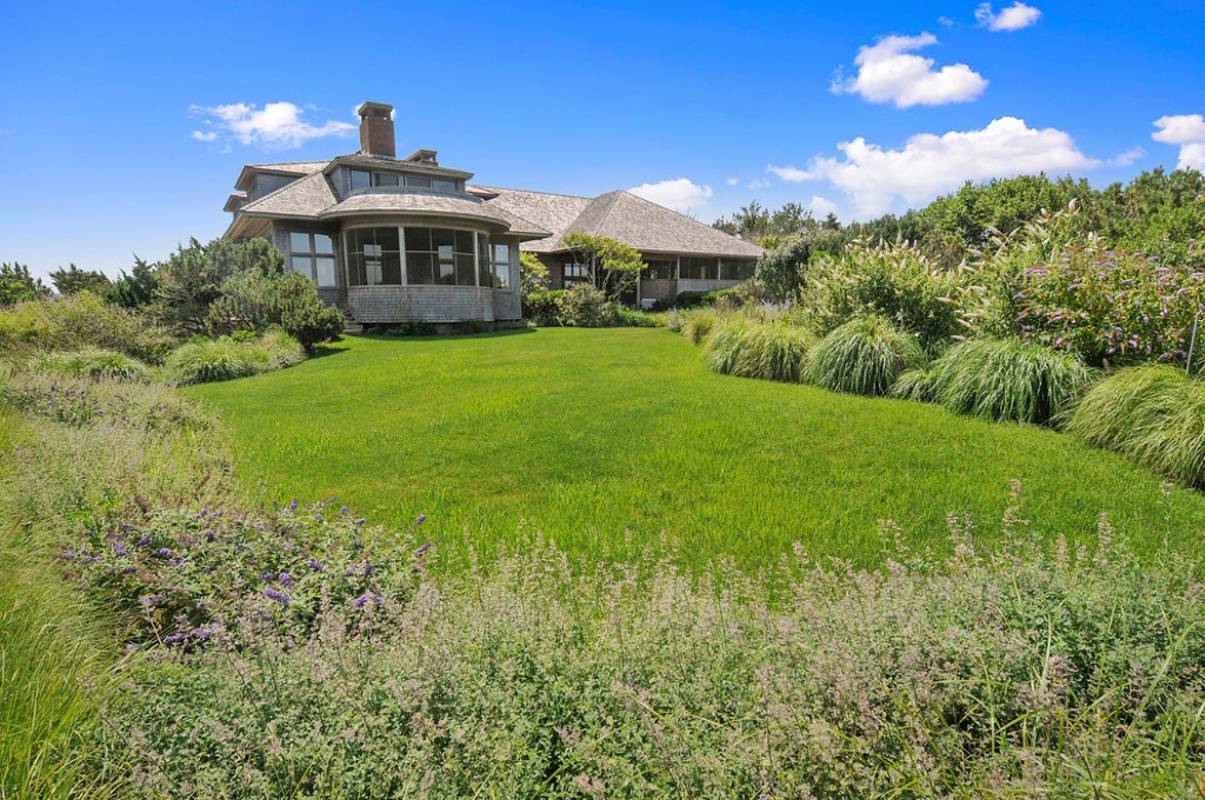 Sitting majestically upon 3.5 acres on Meadow Lane, this stunning eight-bed...