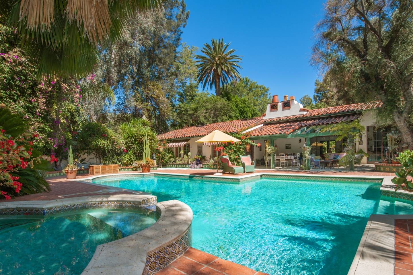 Annie Potts Pretty Home In Tarzana
