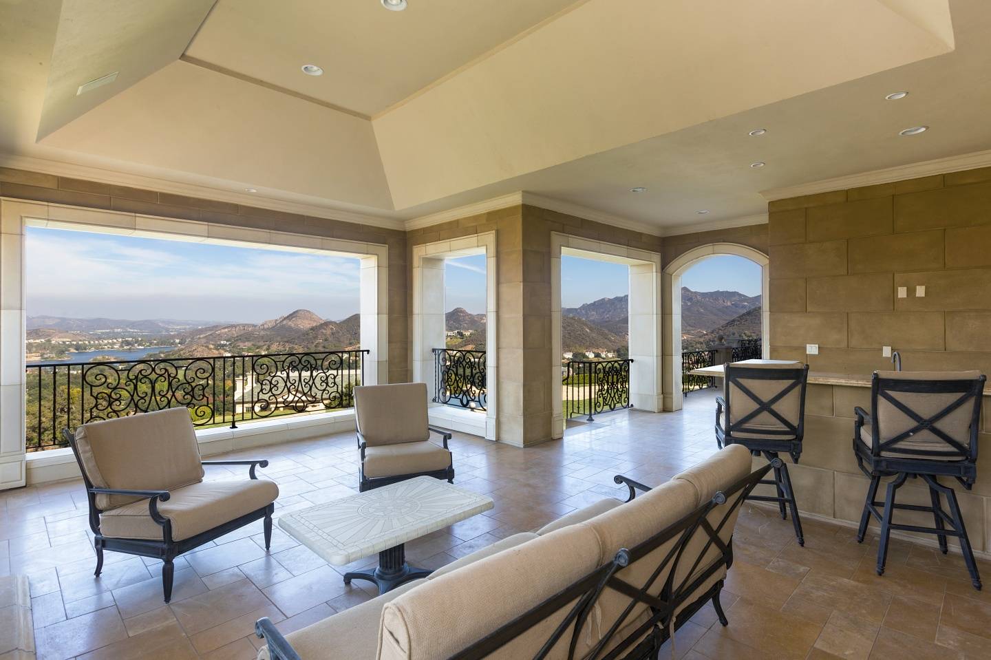 Hilltop Mansion Lake Sherwood