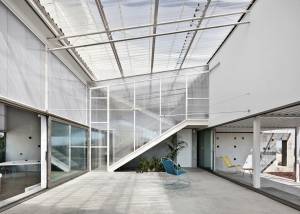 Seasonless House