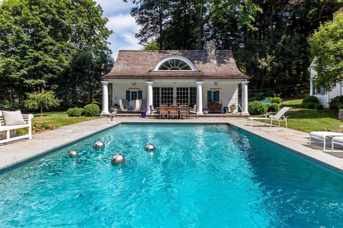 1 Siwanoy Rd, Darien, CT 06820