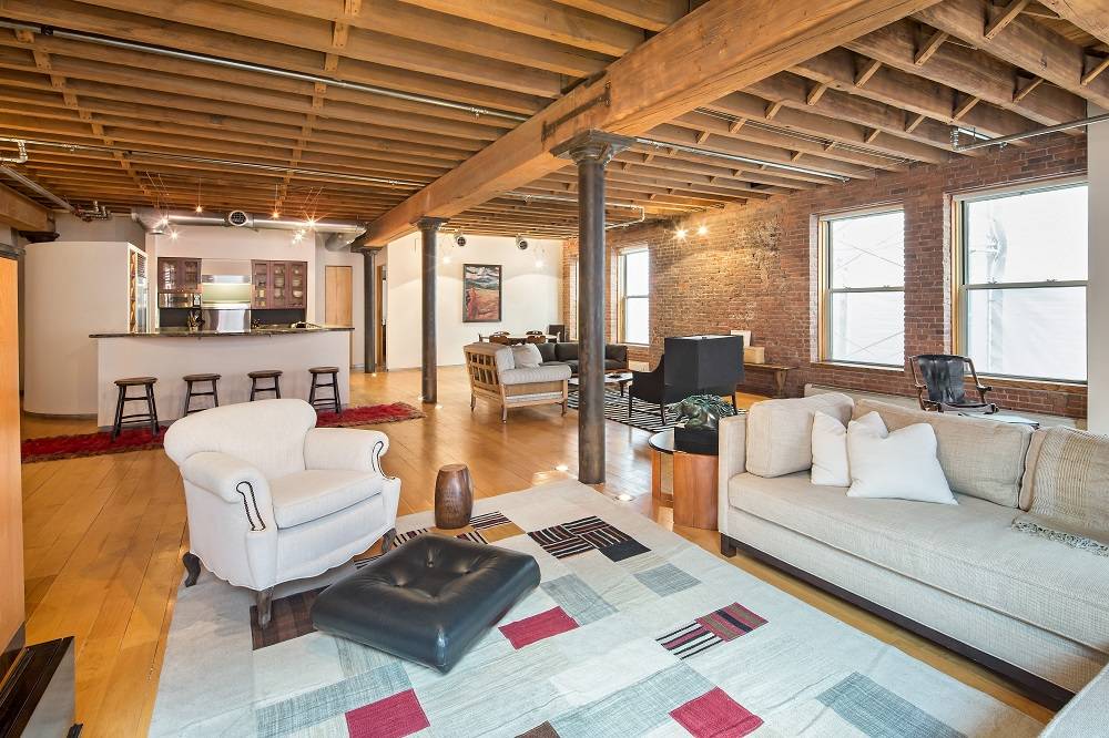 Orlando-Blooms-living-room2-51e4e2