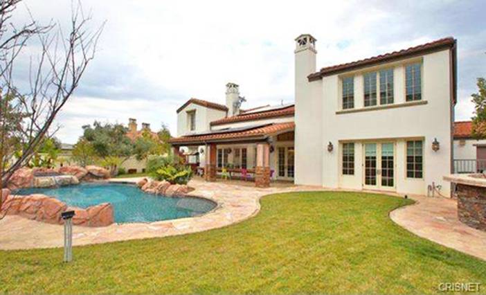 kylie-jenner-new-house-photos-013-480w