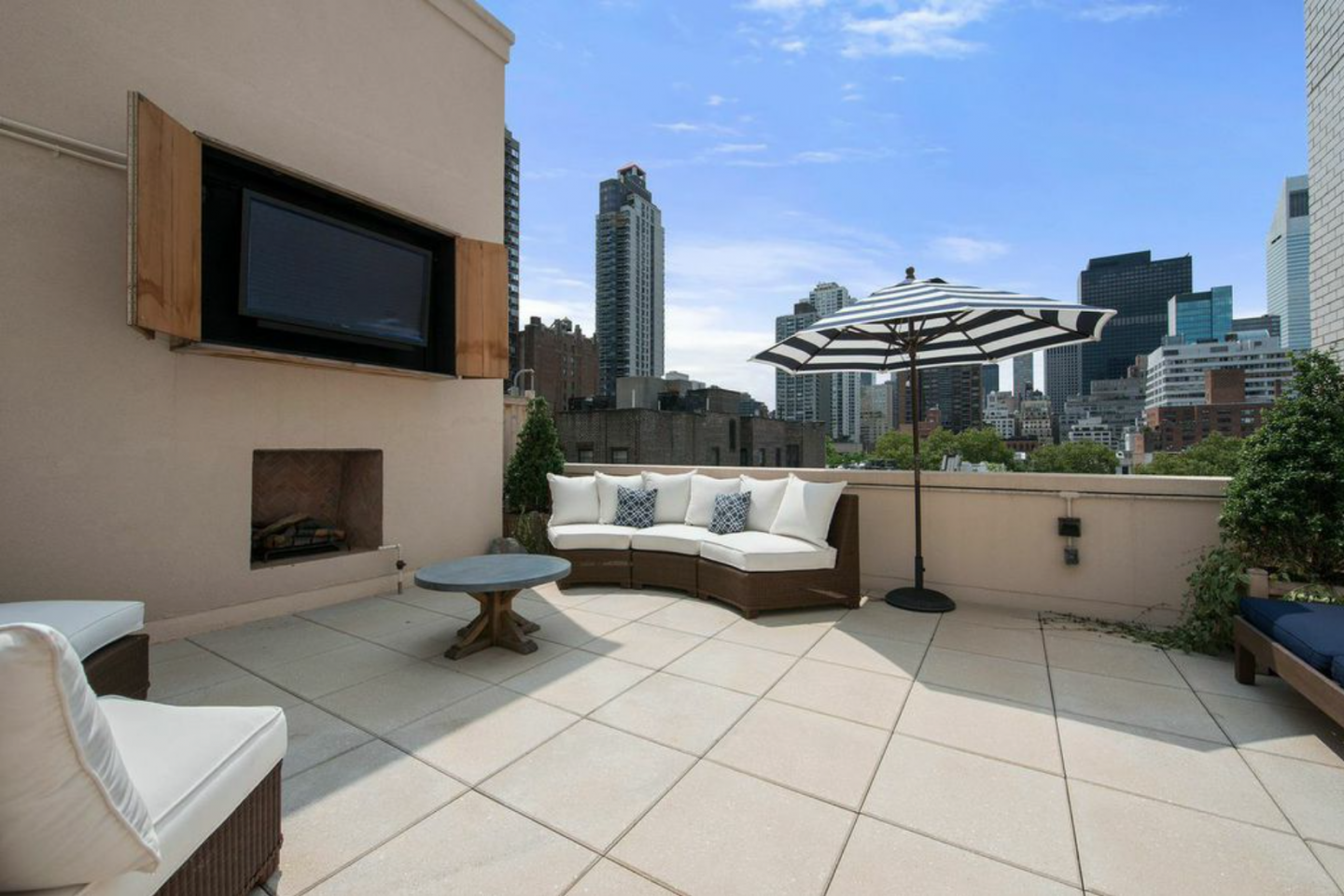 https://www.nestseekers.com/436771/225-east-81st-street-east-81st-street-3-br-apartment-upper-east The Justin penthouse offers expansive views of Manhattan.