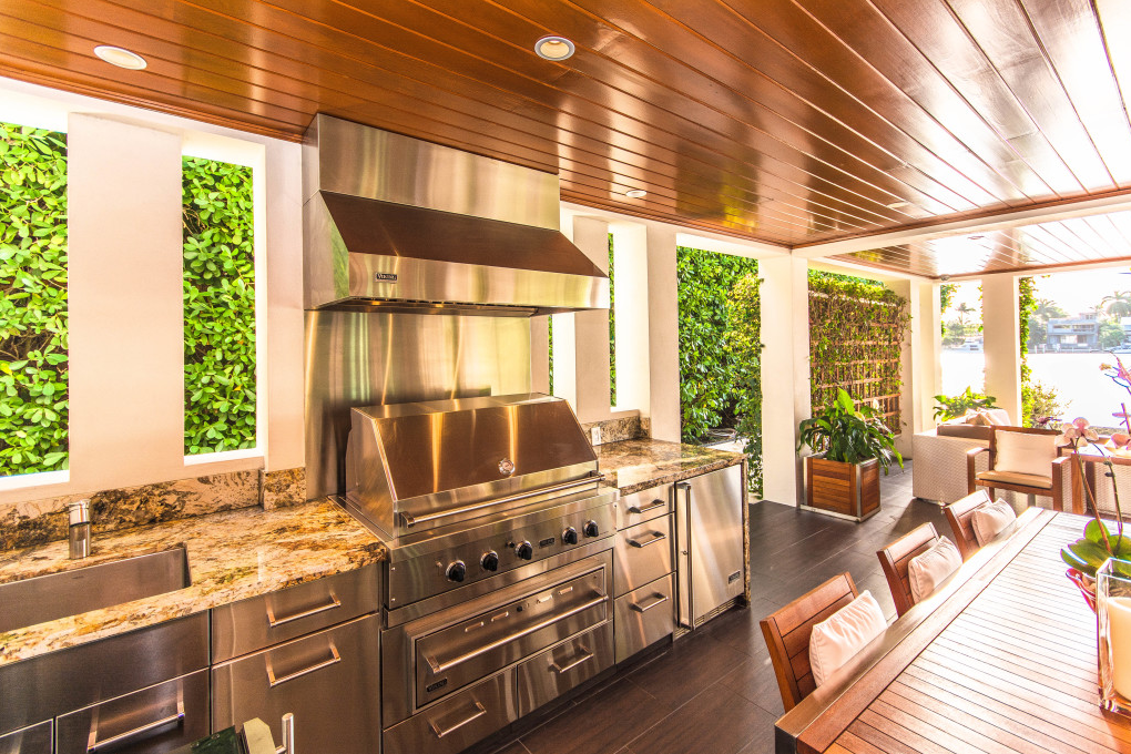 300 West Rivo Alto Drive