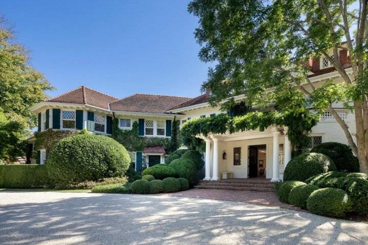 160 OX PASTURE ROAD - SOUTHAMPTON VILLAGE, NEW YORK