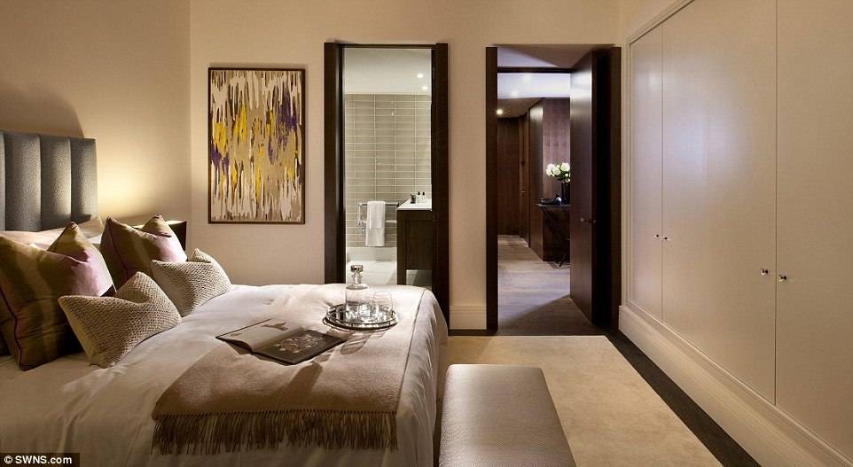 29401D3000000578-0-image-a-40_1433161941299