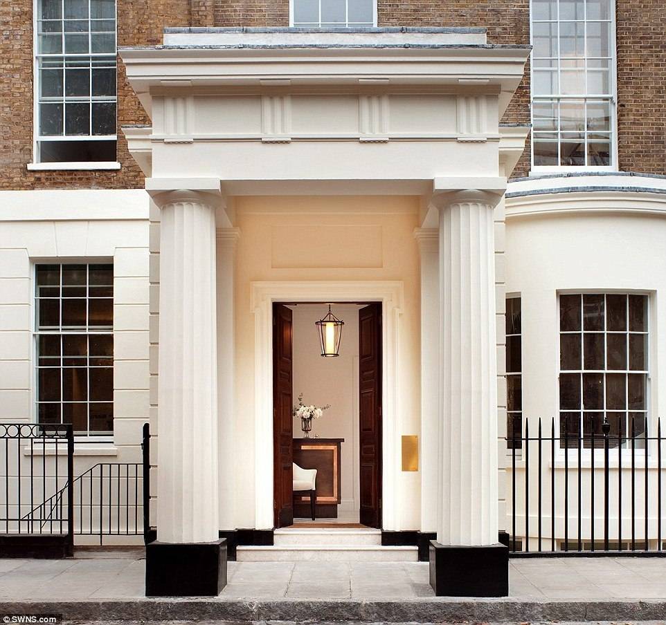 29401E1100000578-0-image-a-60_1433162060889