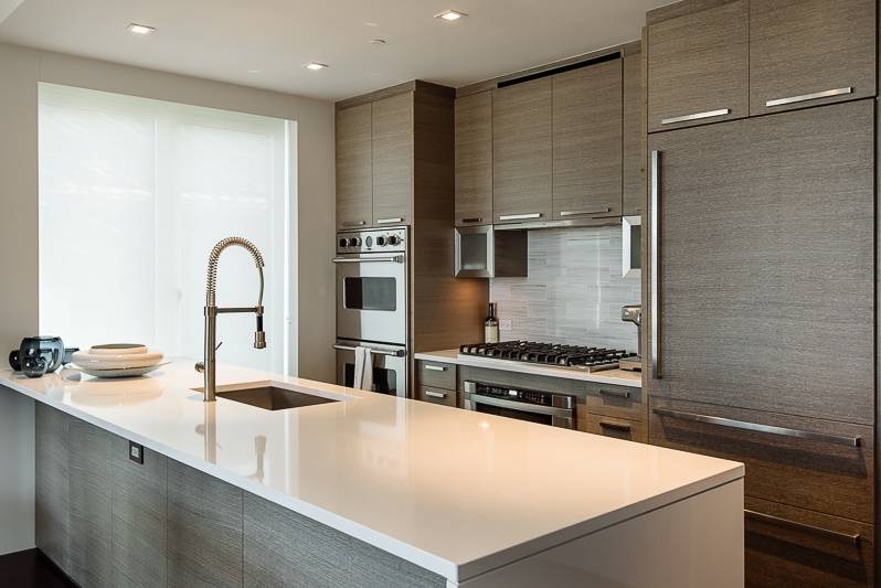 Hilary-Swanks-kitchen-9dee4b