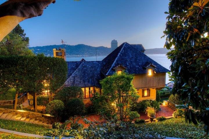 ROMANTIC FRENCH HOME ON THE BAY