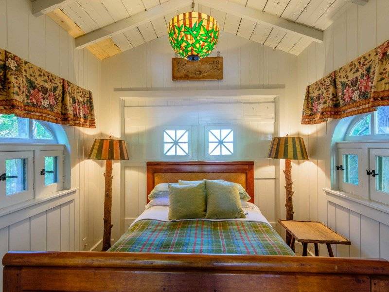 THE CASTLE, SOUTHAMPTON VILLAGE