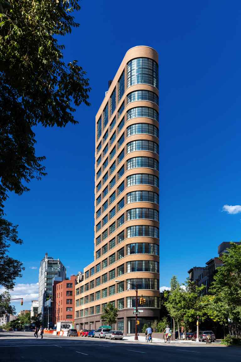 10 Sullivan Exterior