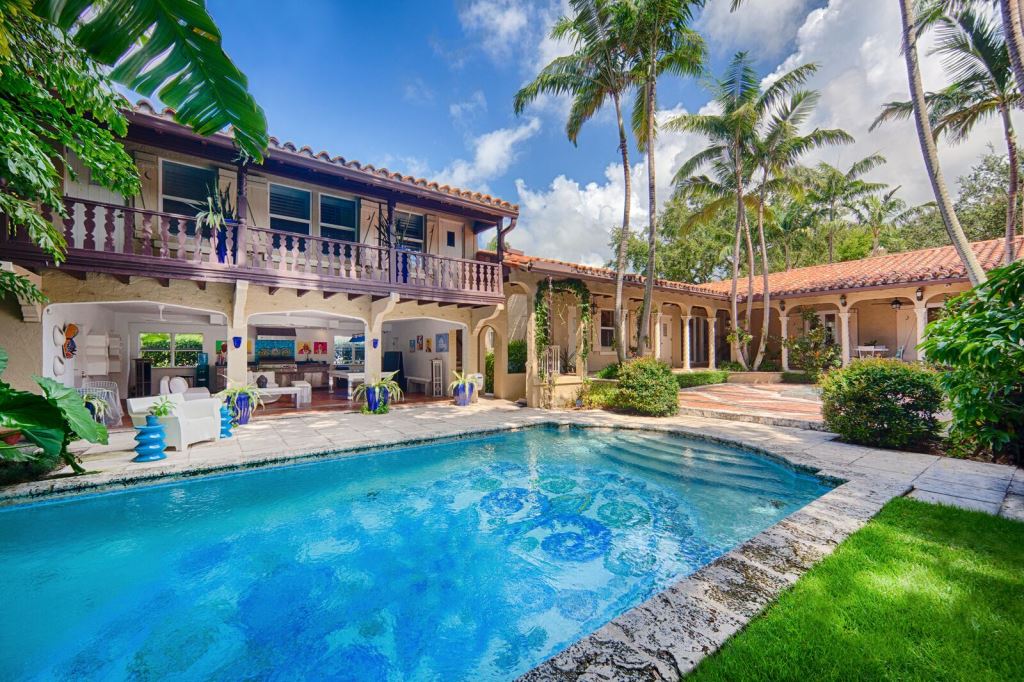 19_Inner courtyard_5120 Lakeview Dr_05_preview