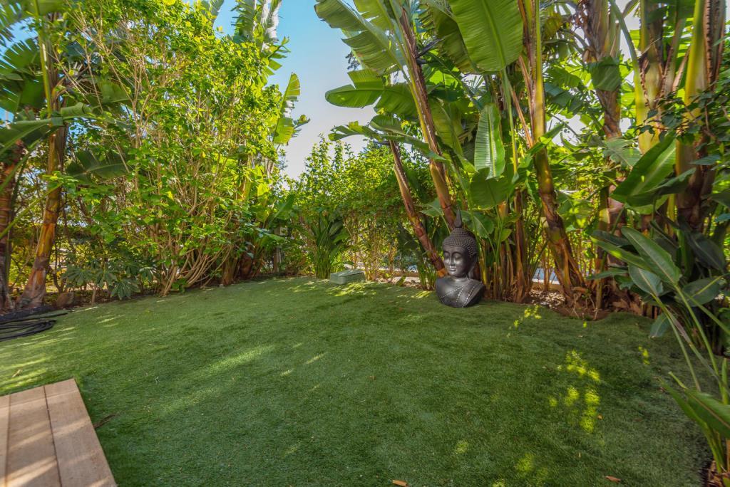 31851 W Sea Level Dr Malibu CA-large-030-37-Front Yard-1499x1000-72dpi