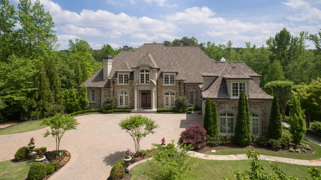 Sophisticated, Casually Elegant Residence In SoughtAfter Stonemoor