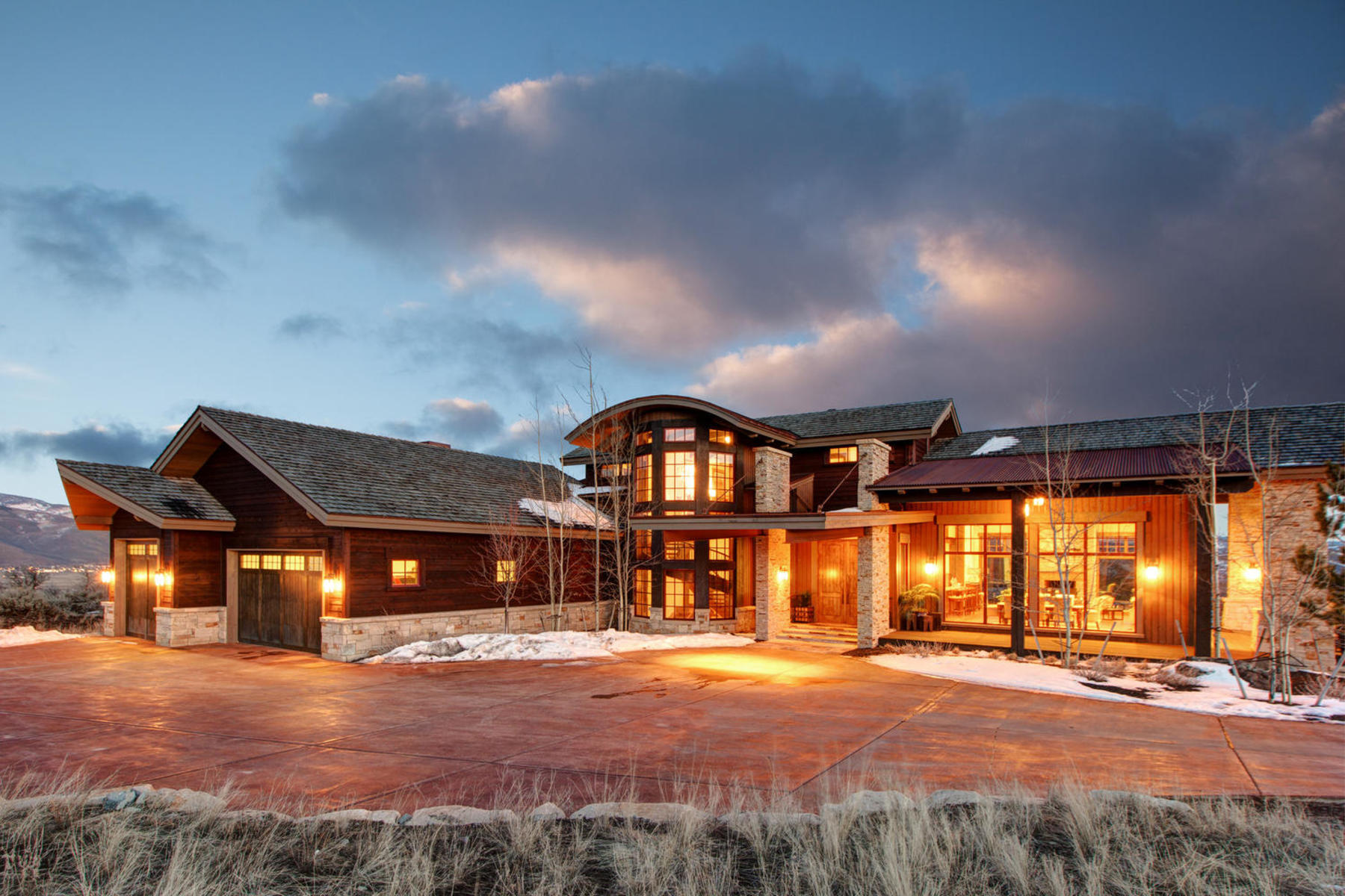 Dennis Hanlon Presents A Special Kamas Home
