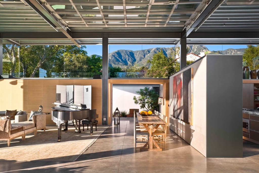 Montecito Residence by Barton Myers Associates.