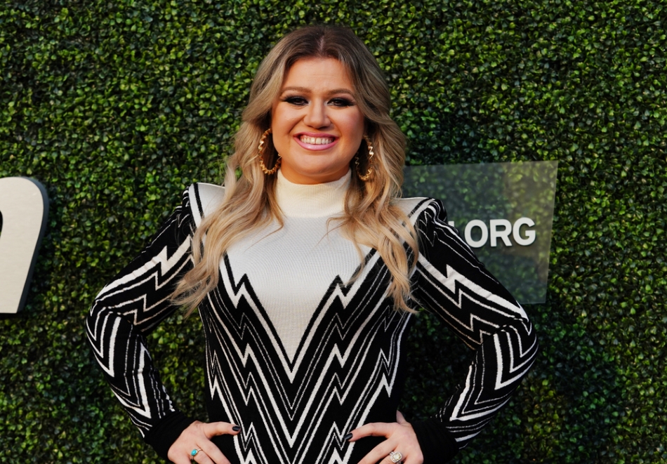 Kelly Clarkson May 2021 Article