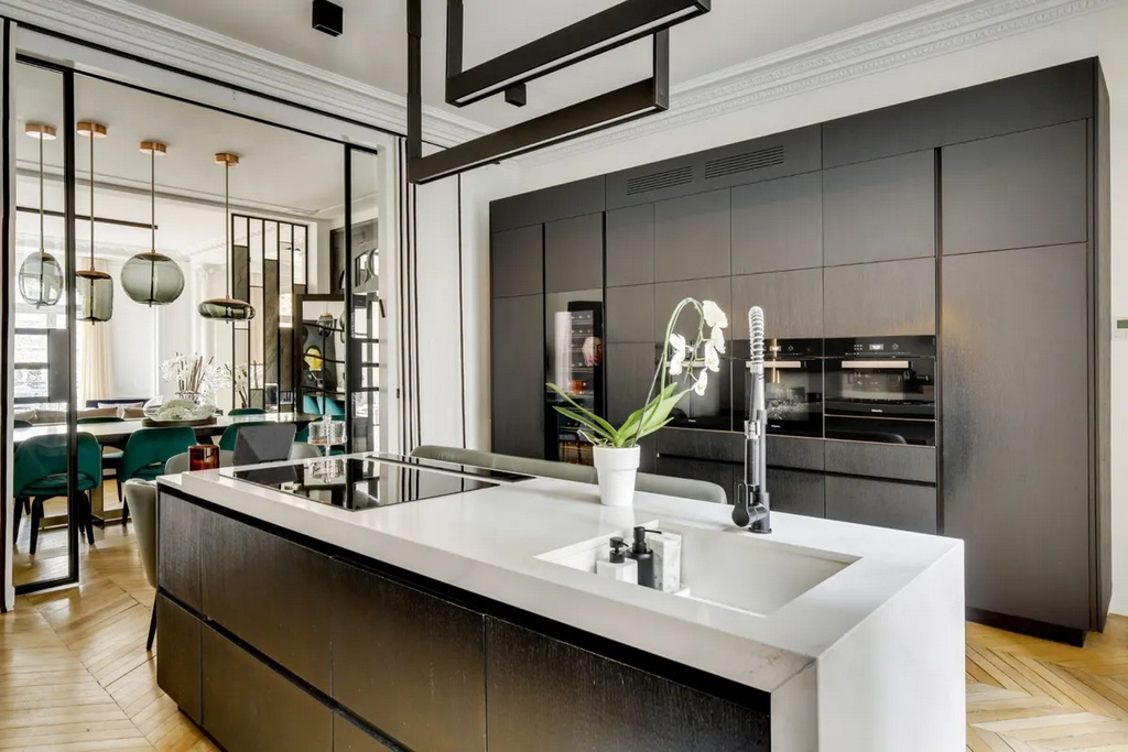 KC Martin Presents A Luxurious Apartment In The Paris 16th Arrondissement