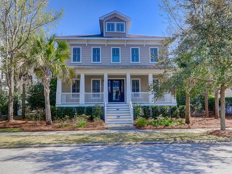 Michelle Walsh Presents Beautiful Renovated Home In Daniel Island