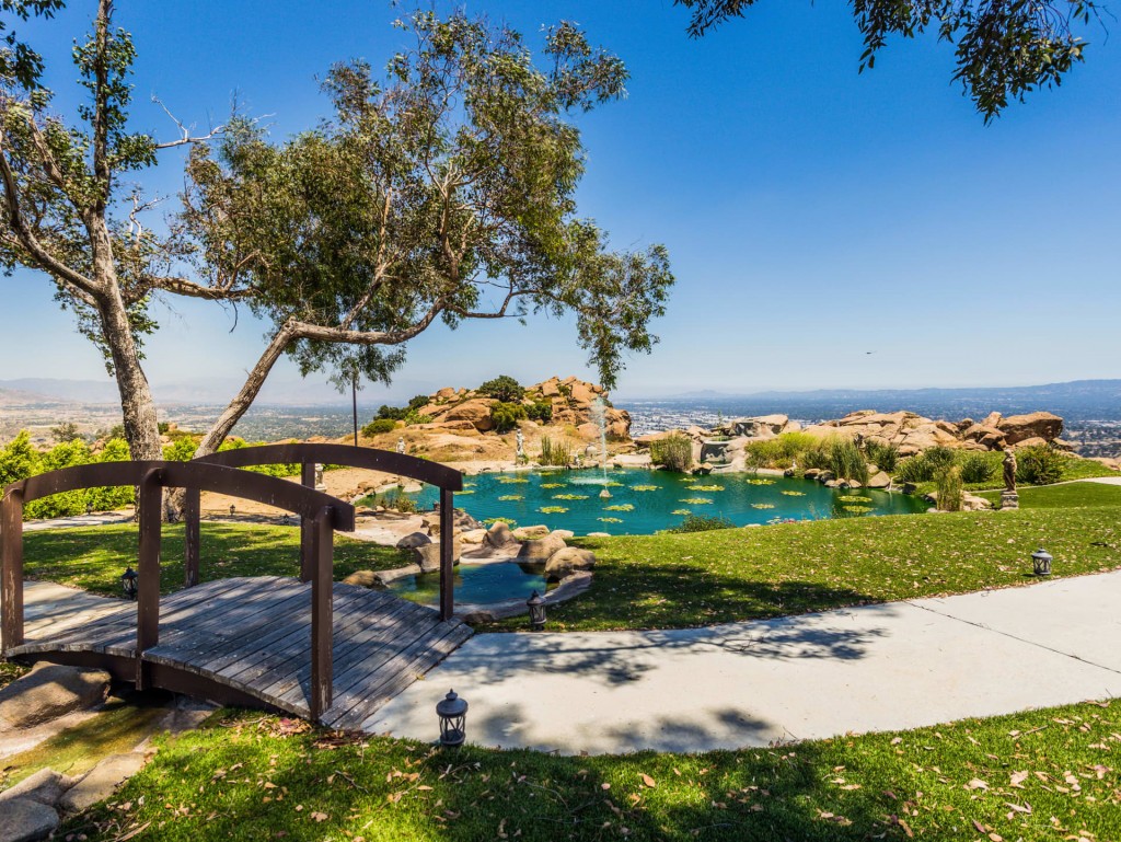 Frontgate Real Estate Presents A Breathtaking Mountain View Estate In