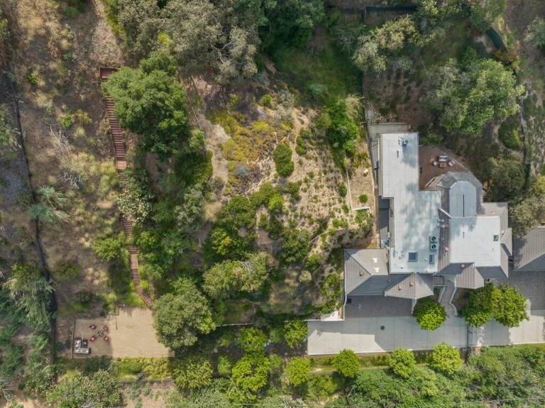 The Group Presents A Luxurious Completely Remodeled Estate In Pasadena Haute