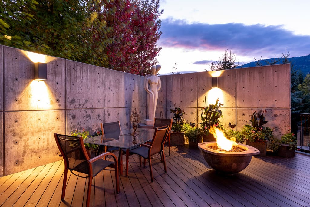 Maggi Thornhill And Max Thornhill