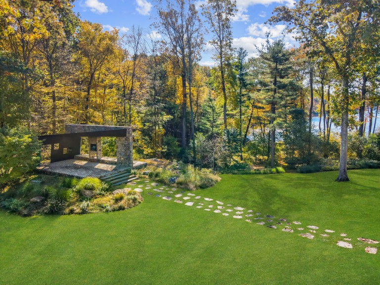 Shelly Tretter Lynch Presents A Beautiful Custom Estate In Greenwich