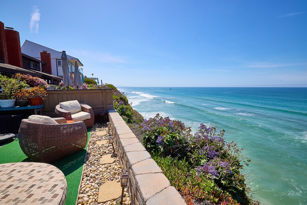 Tom Di Noto Presents A Beautiful Oceanfront Encinitas Estate