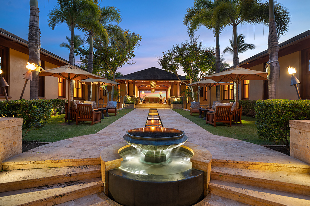 Carrie Nicholson Presents An Extraordinary Estate In Kailua-Kona