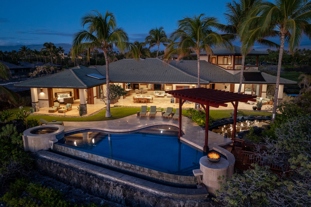 MacArthur And Lai Group Presents A Pacific Sunset Villa In Hawaii