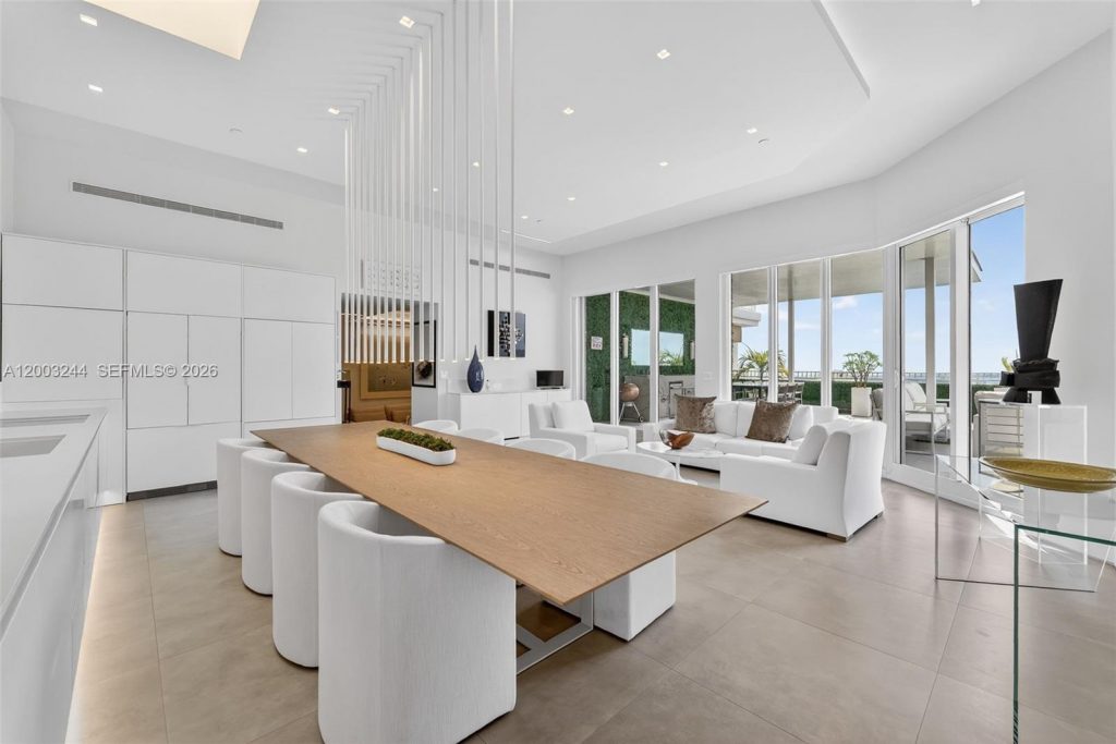 Margarita Sanclemente Presents An Excellent 3 Bed Penthouse In Miami